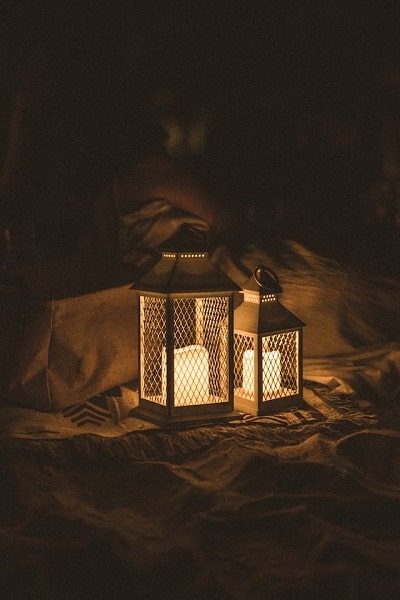 Brug en belysning til campingtur - Nyd stemningen